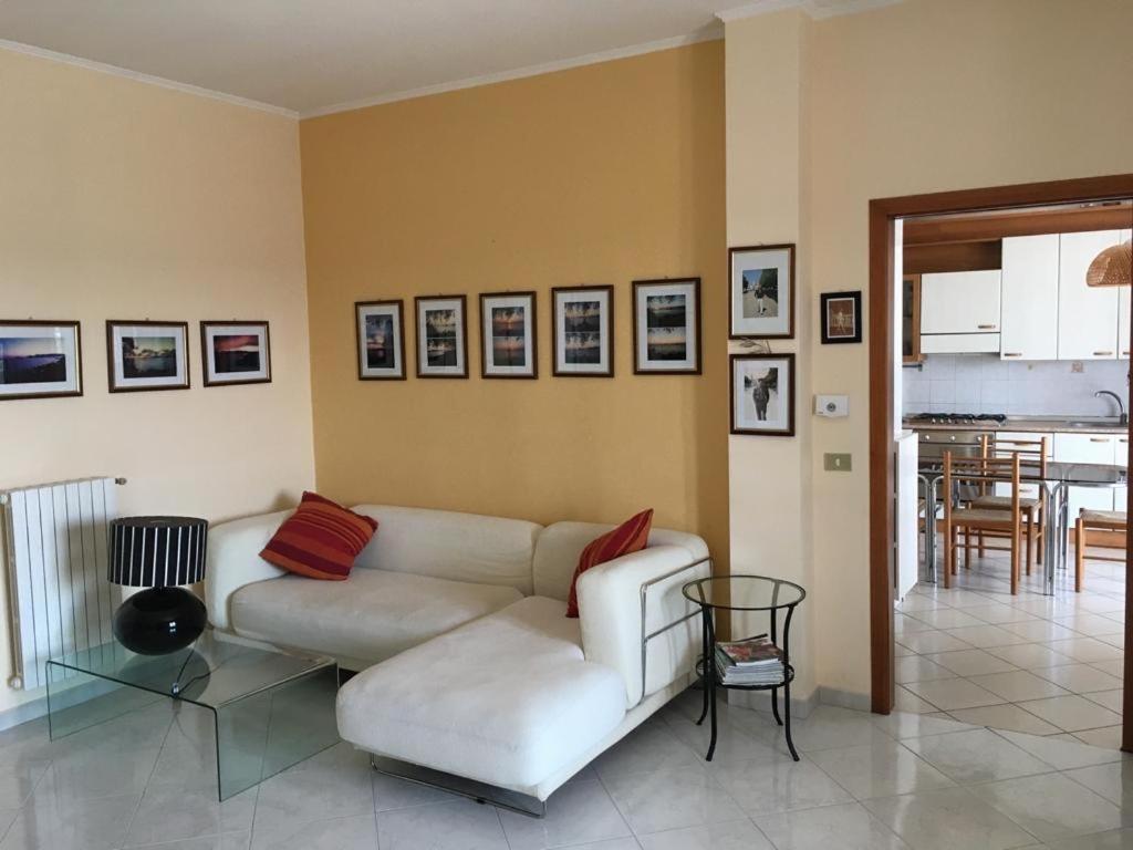 Appartamento Luminoso Attico Trani Esterno foto