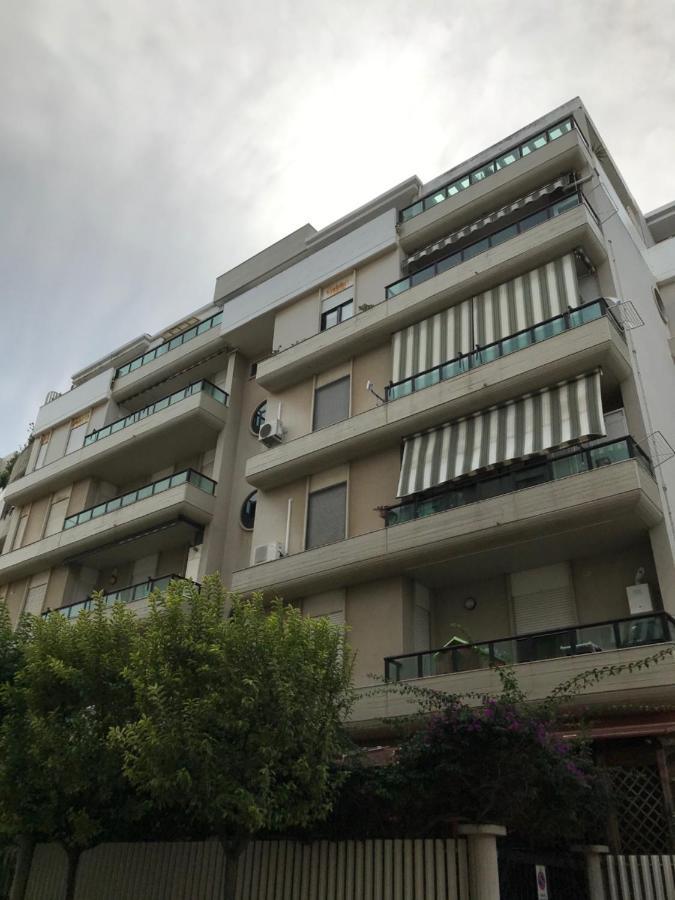 Appartamento Luminoso Attico Trani Esterno foto